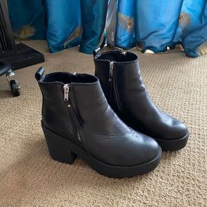 Like new Steve Madden Ankle Boots Sz 8